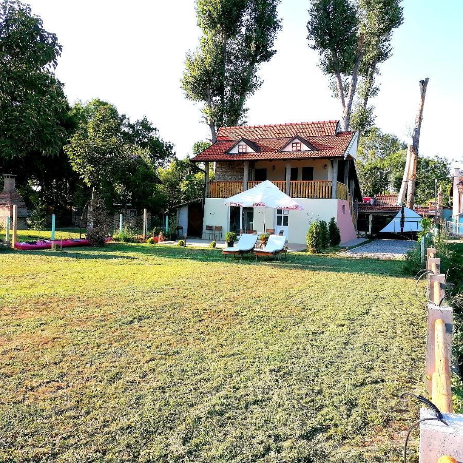 Captain'S House By The Danube River Cerevic Extérieur photo