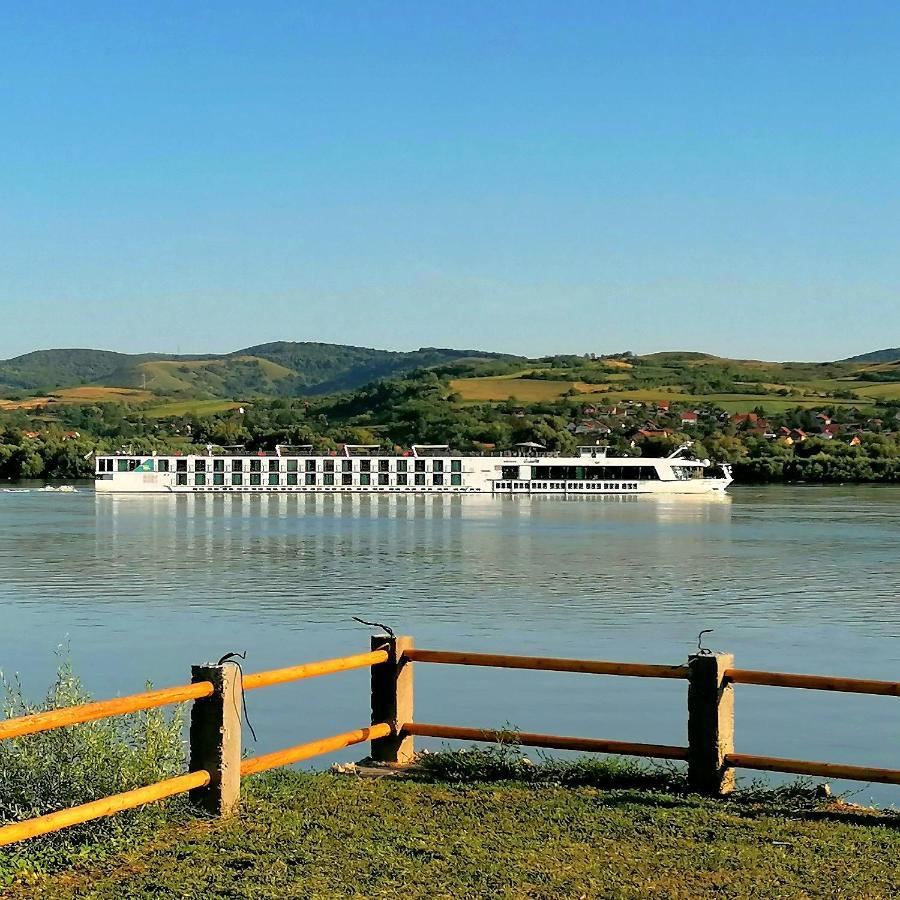 Captain'S House By The Danube River Cerevic Extérieur photo