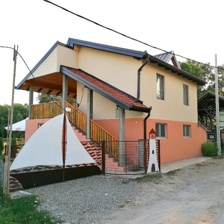 Captain'S House By The Danube River Cerevic Extérieur photo